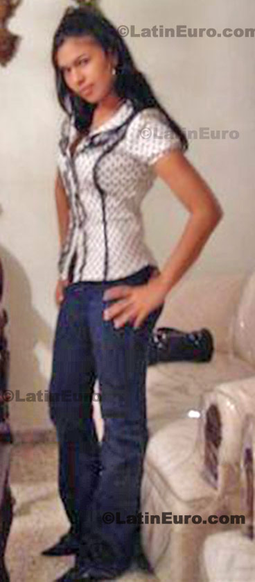 Date this attractive Dominican Republic girl Luisanna from Bonao N-1282