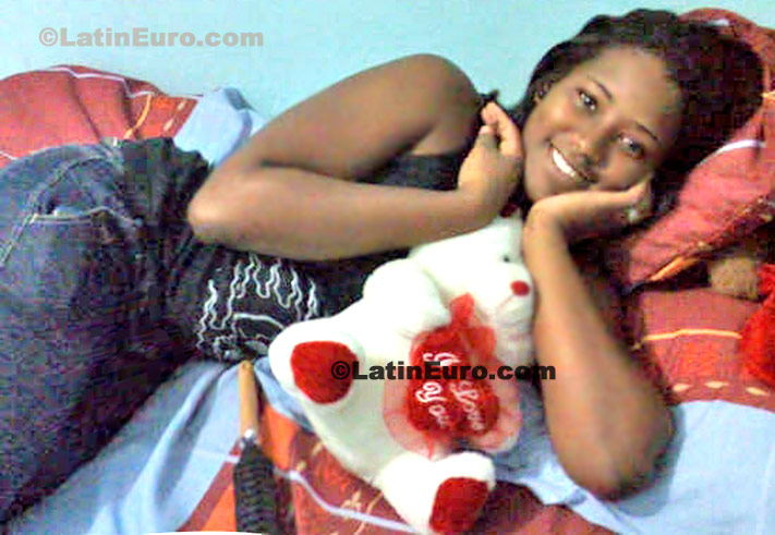 Date this good-looking Dominican Republic girl Soreyli from Santo Domingo N-1325