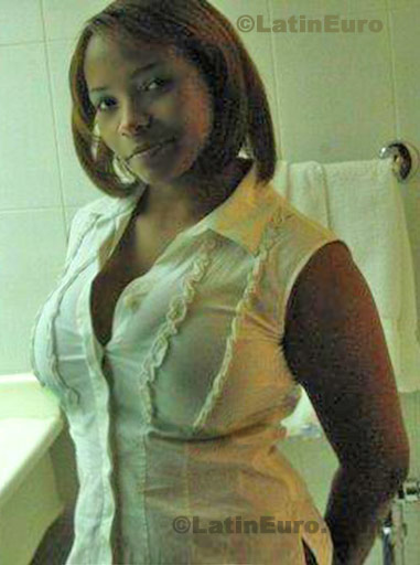 Date this sensual Dominican Republic girl Cynthia from Santo Domingo Este N-1350