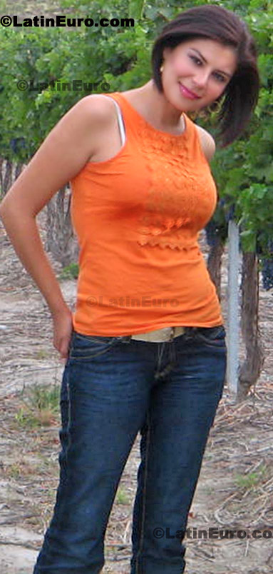 Date this happy Any Country girl Karina from Saltillo N-1359