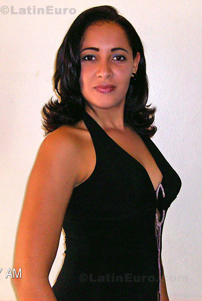 Date this charming Dominican Republic girl Alexandra from Cotui N-1402