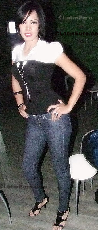 Date this gorgeous Mexico girl Claudia from Nogales N-1429