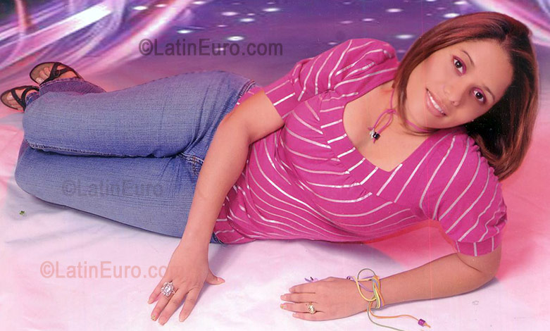 Date this attractive Dominican Republic girl Milagros from Hato Mayor N-1461