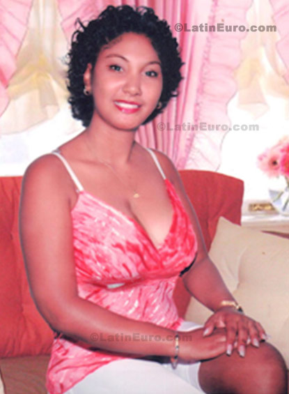 Date this cute Dominican Republic girl Yerlina from Tenares N-1466