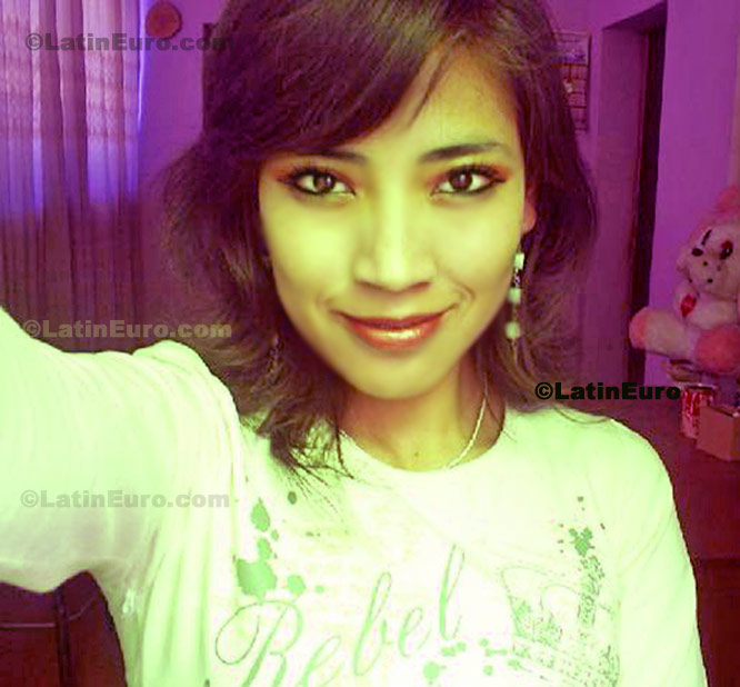 Date this beautiful Peru girl Flor- from Arequipa N-1480