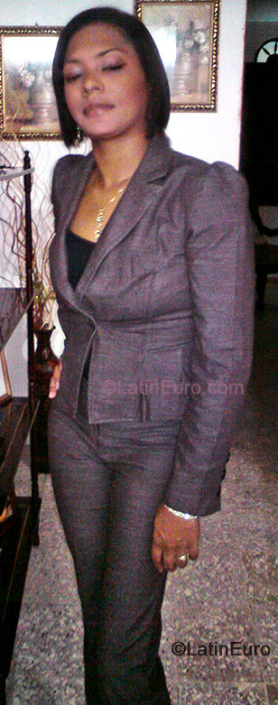 Date this charming Dominican Republic girl Vilma from Bonao N-1515