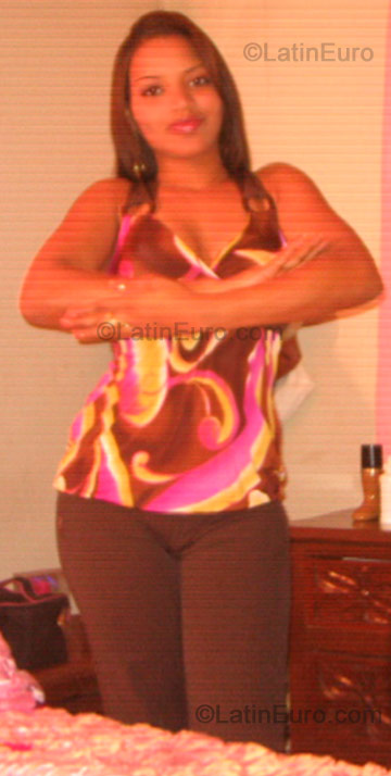 Date this attractive Dominican Republic girl Perla- from Santo Domingo N-1541