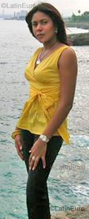 Date this lovely Dominican Republic girl Yissel from Santo Domingo N-1547