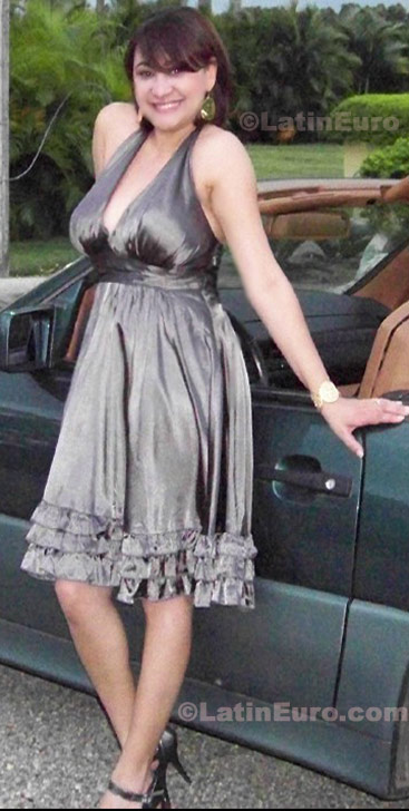 Date this happy Dominican Republic girl Aldonza from Santo Domingo N-1583