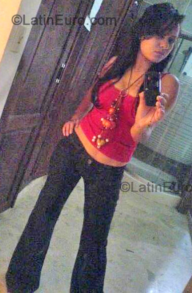 Date this hard body Dominican Republic girl Awilda from Santiago N-1652