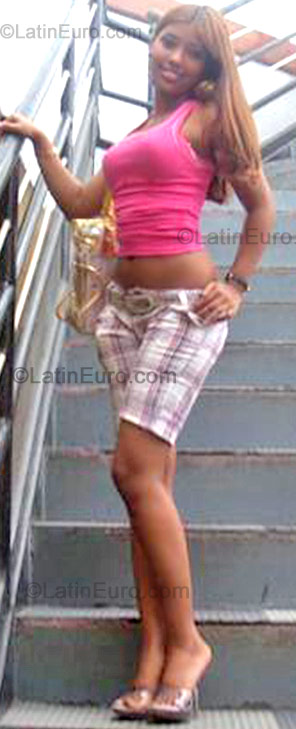 Date this hard body Dominican Republic girl Ninoska from Santo Domingo N-1656