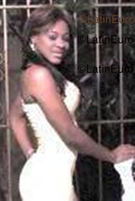 Date this beautiful Dominican Republic girl Raisa from Santo Domingo N-186