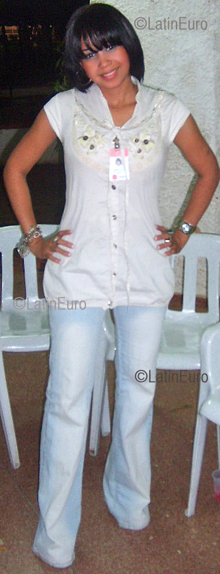 Date this tall Dominican Republic girl Yesenia- from Santo Domingo N-195