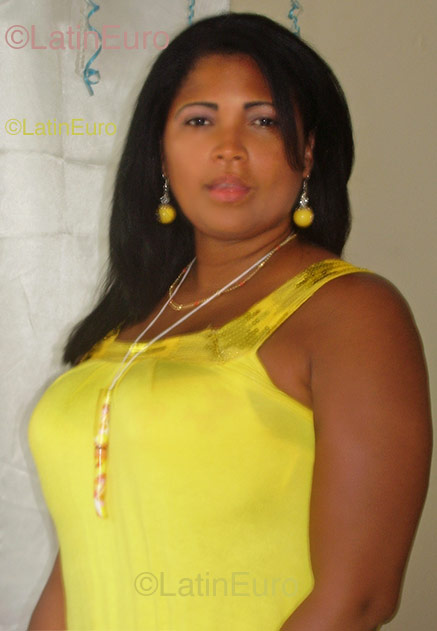 Date this athletic Dominican Republic girl Jhureily from Barahona N-242