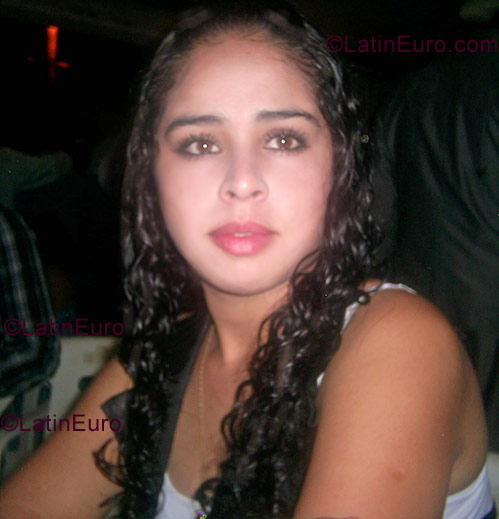 Date this good-looking Mexico girl Cinthia from  N-276