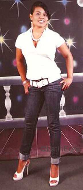 Date this sultry Dominican Republic girl Raisa from Santo Domingo N-286