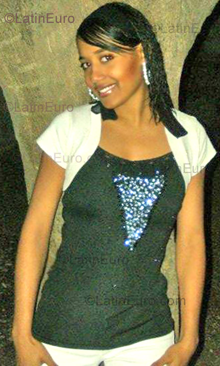 Date this happy Dominican Republic girl Carolin from Puerto Plata N-372