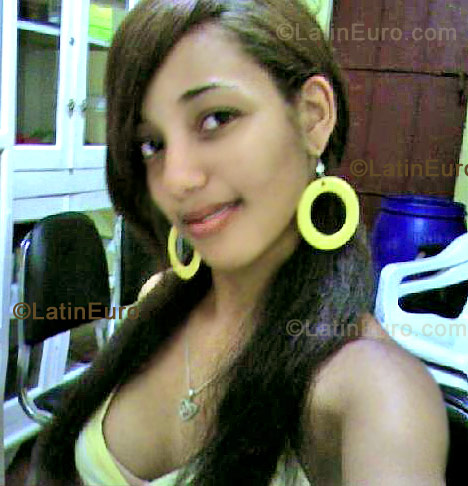 Date this beautiful Dominican Republic girl Lilian from Barahona N-398
