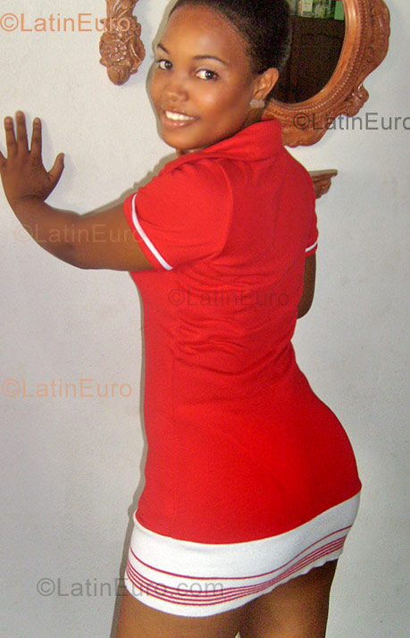 Date this georgeous Dominican Republic girl Silvia from Santiago N-440
