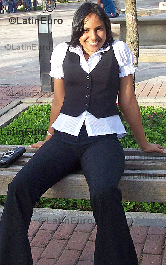 Date this nice looking Honduras girl Mirian from  N-491
