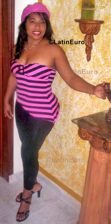 Date this stunning Dominican Republic girl Fatima from San Cristobal N-630