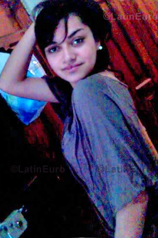 Date this sultry Honduras girl Helen from Santa Rosa de Copan N-671