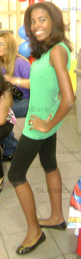 Date this gorgeous Dominican Republic girl Jenniffer from Santo Domingo N-676