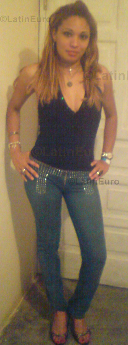Date this stunning Dominican Republic girl Ramona from Santo Domingo N-700