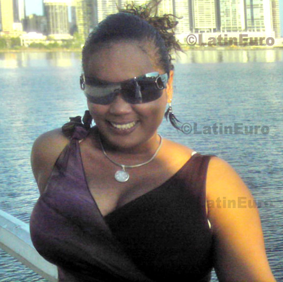 Date this gorgeous Dominican Republic girl Fanny from Santo Domingo N-720