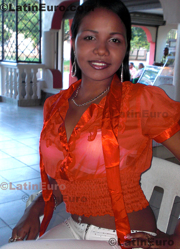 Date this fun Dominican Republic girl Fifa from Juan Dolio N-874