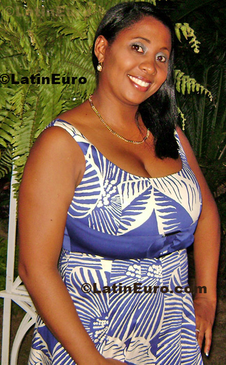 Date this hot Dominican Republic girl Maribel from Santo Domingo N-967