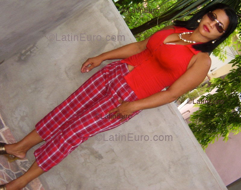 Date this foxy Dominican Republic girl Dominican from Santo Domingo N-97