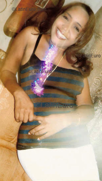 Date this lovely Dominican Republic girl Genny from Santo Domingo N100