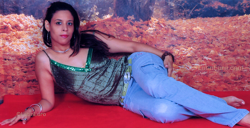 Date this young Dominican Republic girl Yudith from Santiago N1027