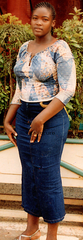 Date this young France girl Carolle from  N1028