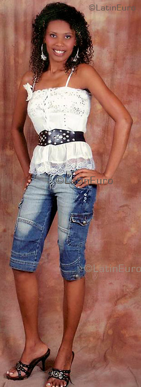 Date this sensual Dominican Republic girl Olga from Santo Domingo N1070