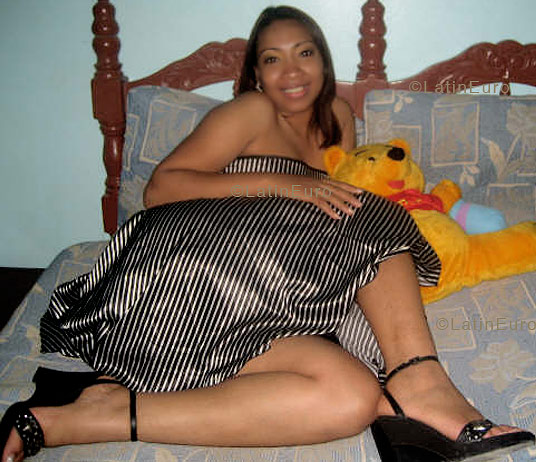 Date this attractive Dominican Republic girl Leandra from Santo Domingo N1170