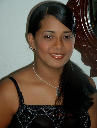 Date this athletic Dominican Republic girl Rasinis from Santo Domingo N1369
