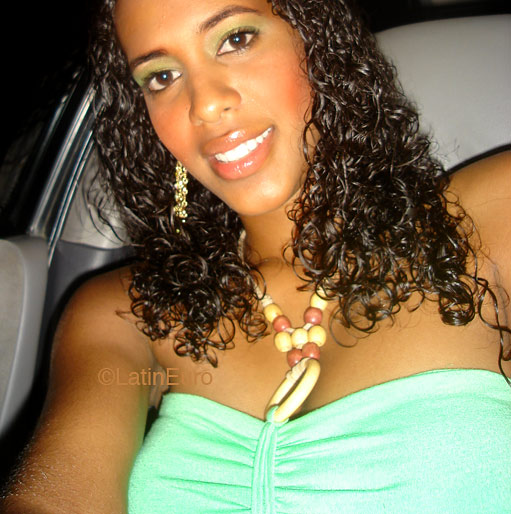 Date this nice looking Dominican Republic girl Jenny from Santiago N1375