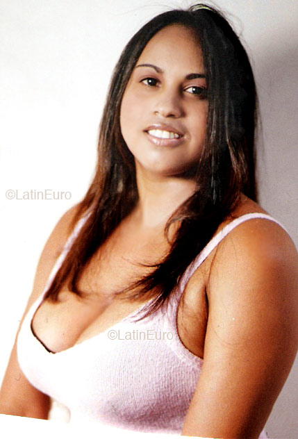 Date this sultry Dominican Republic girl Mirian from Santo Domingo N1392