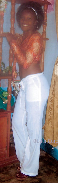 Date this happy Dominican Republic girl Claudia from Santo Domingo N1407