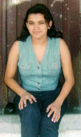 Date this hot Honduras girl Roxana from  N1643