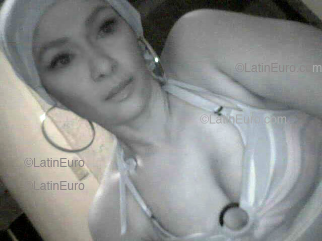 Date this charming Dominican Republic girl Paloma from Santo Domingo N167