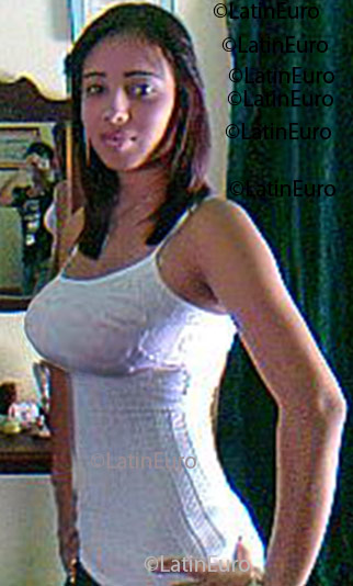 Date this charming Dominican Republic girl Midali from Santiago N195