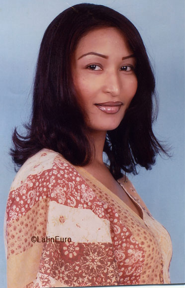 Date this young Dominican Republic girl Nazira from Santo Domingo N2048