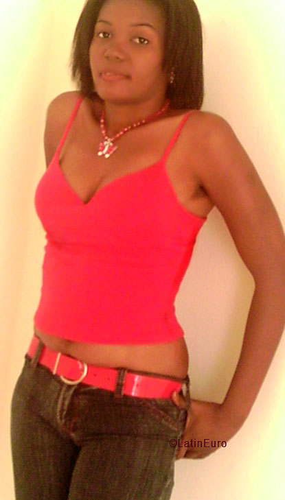 Date this young Dominican Republic girl Pamela from Santiago N2060
