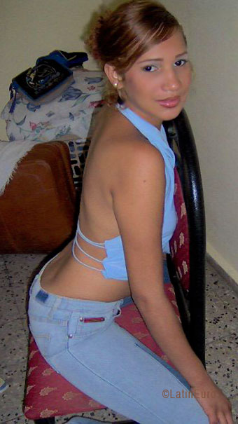 Date this attractive Dominican Republic girl Winnie> from Santiago N2177