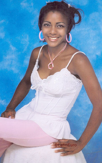 Date this gorgeous Dominican Republic girl Yuderka from Santiago N2367