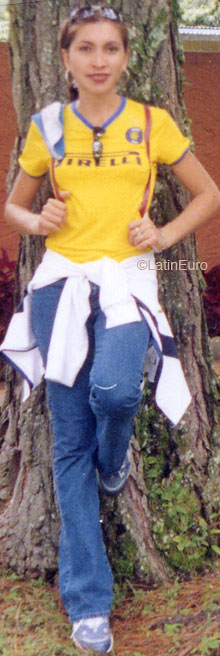 Date this voluptuous Panama girl Yaretza from  N2400