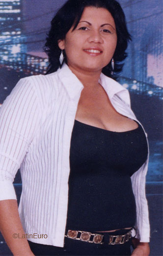 Date this happy Honduras girl Silvia from La Ceiba N2403